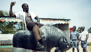 Ks_gambia_pretpark6-bull_findefwebklein
