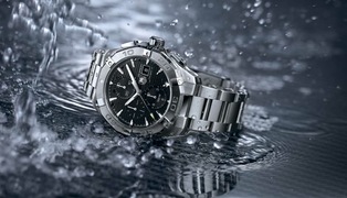 Cay2110.ba0925_aquaracer_calibre_16_chrono_moodpackshot_hd_2015-2