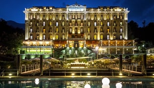 62_-_the_palace_by_night