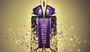 Thierry-mugler-alien-divine-ornamentation-1