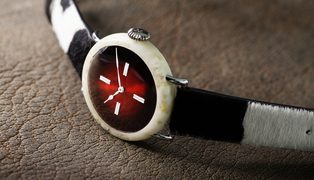 Swiss_mad_watch_8327-1400_lifestyle_rgb