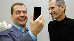 Gty_medvedev_steve_jobs_ml_150521