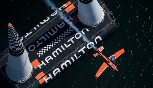 Red_bull_air_race_2017_san_diego_-_p-20170416-00356_-_joerg_mitter_red_bull_content_pool_low_17086