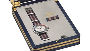 Commander's_watch_box_open