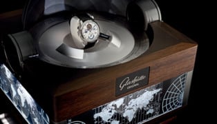 89-01-03-03-04_grande_cosmopolite_tourbillon_box_25cm.tif_